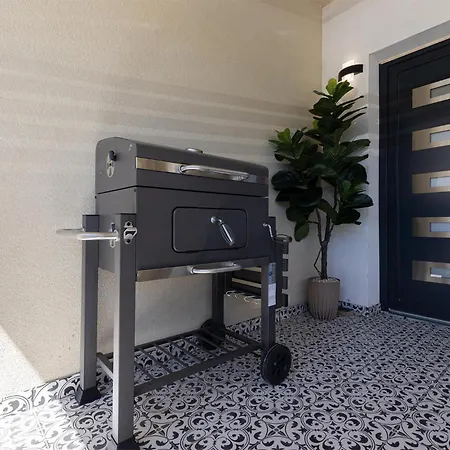 Amazing In With Kitchen Apartment Podstrana