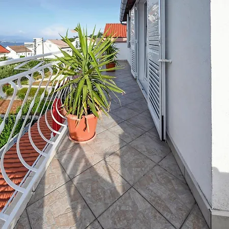 Apartamento 1 Bedroom Amazing Apartment In Slatine